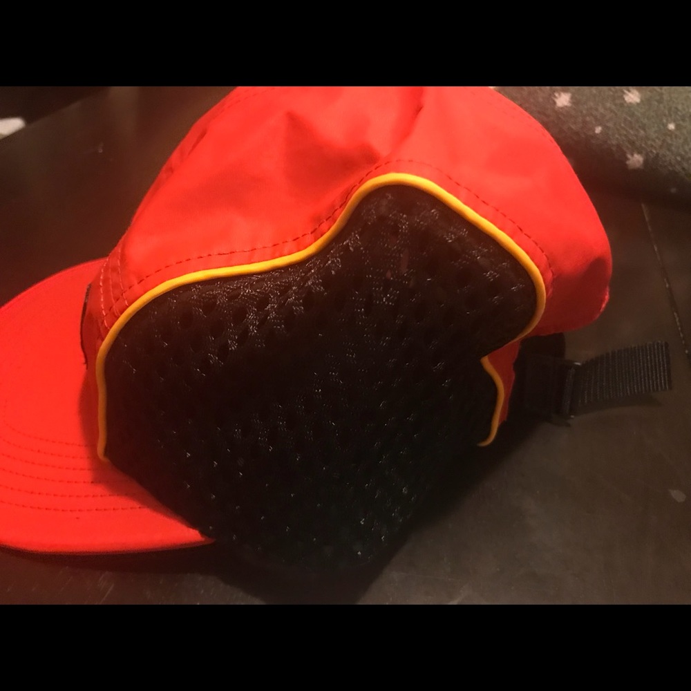 Supreme deadstock hat - Picture 3 of 4